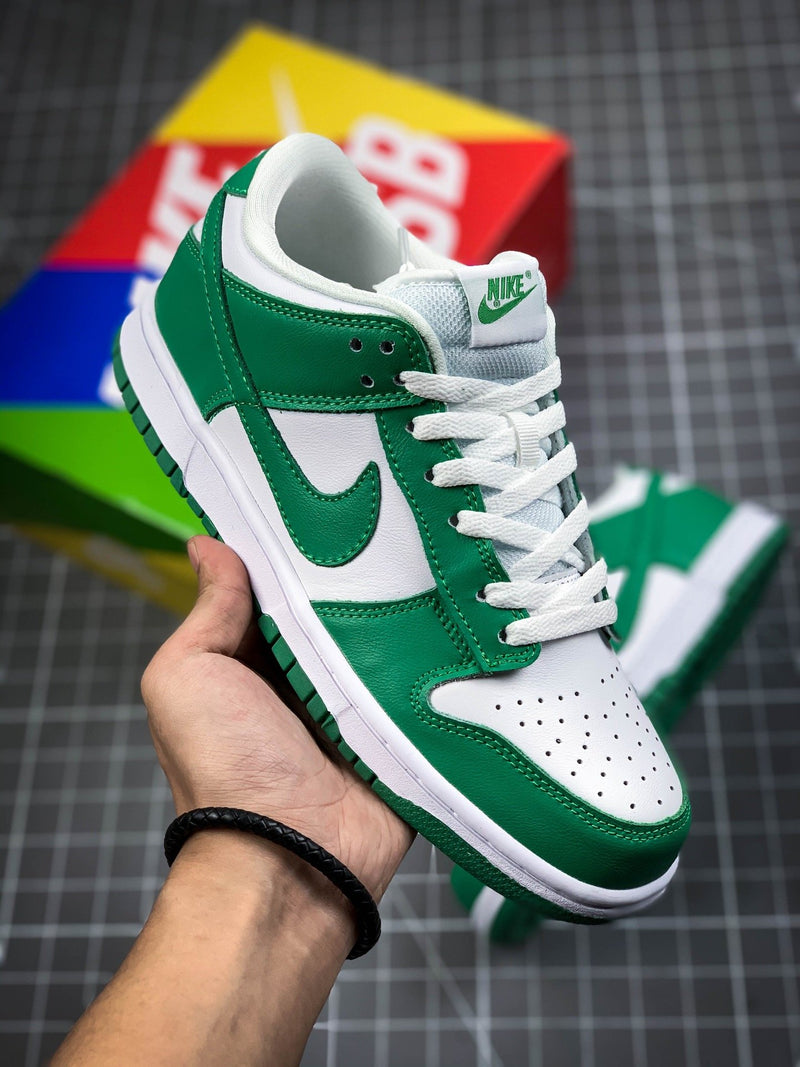 SB DUNK LOW GREEN GLOW WHITE