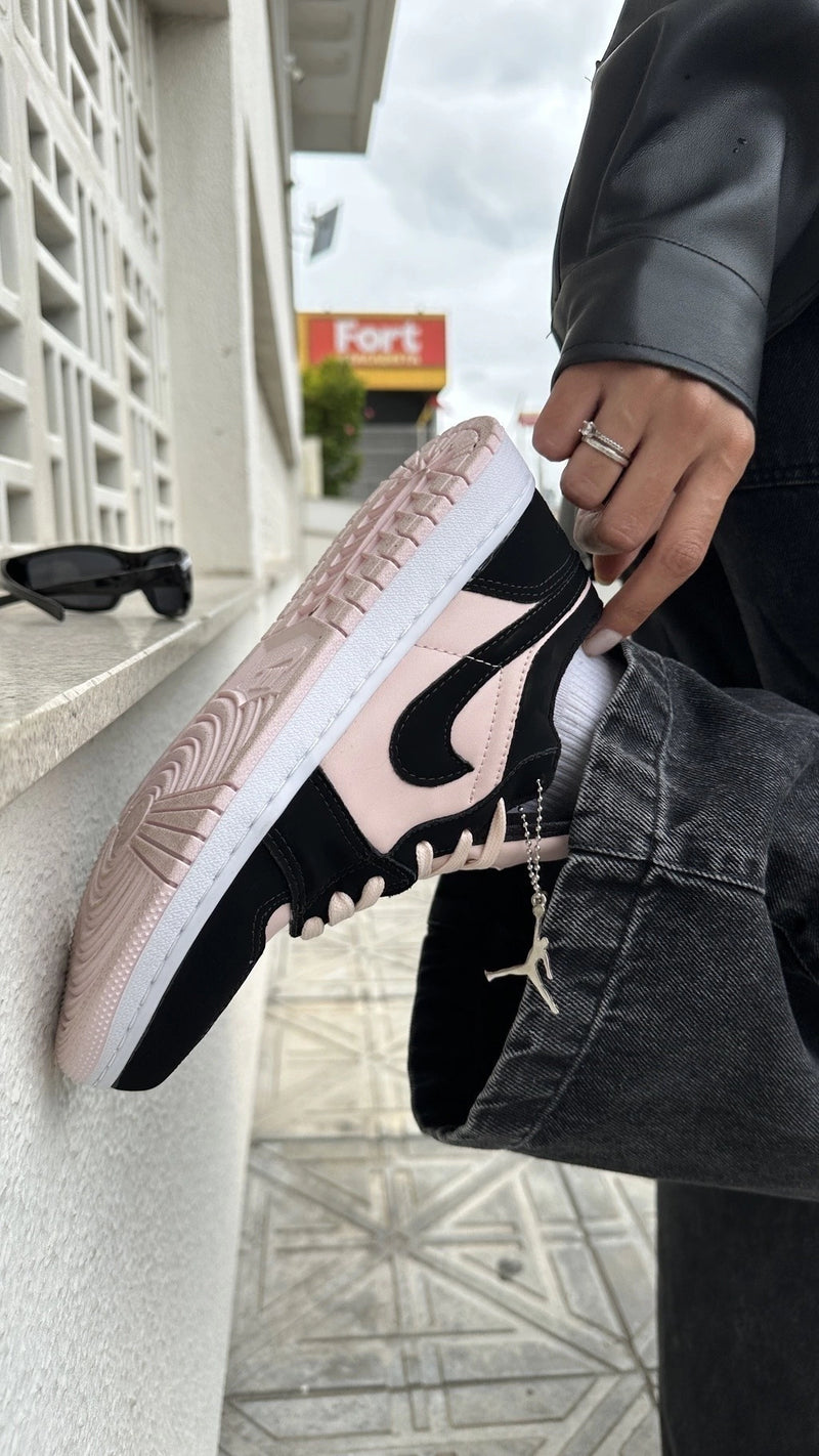 Nike Air Jordan Low Preto & Rosa