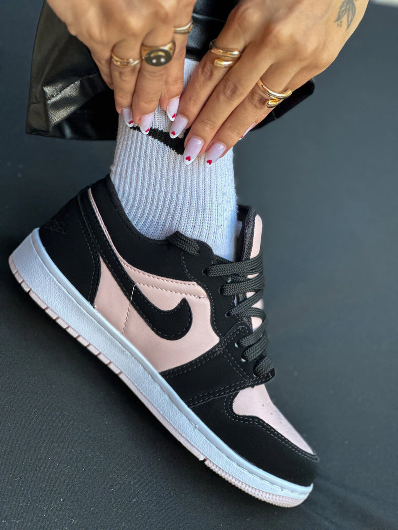 Nike Air Jordan Low Preto & Rosa